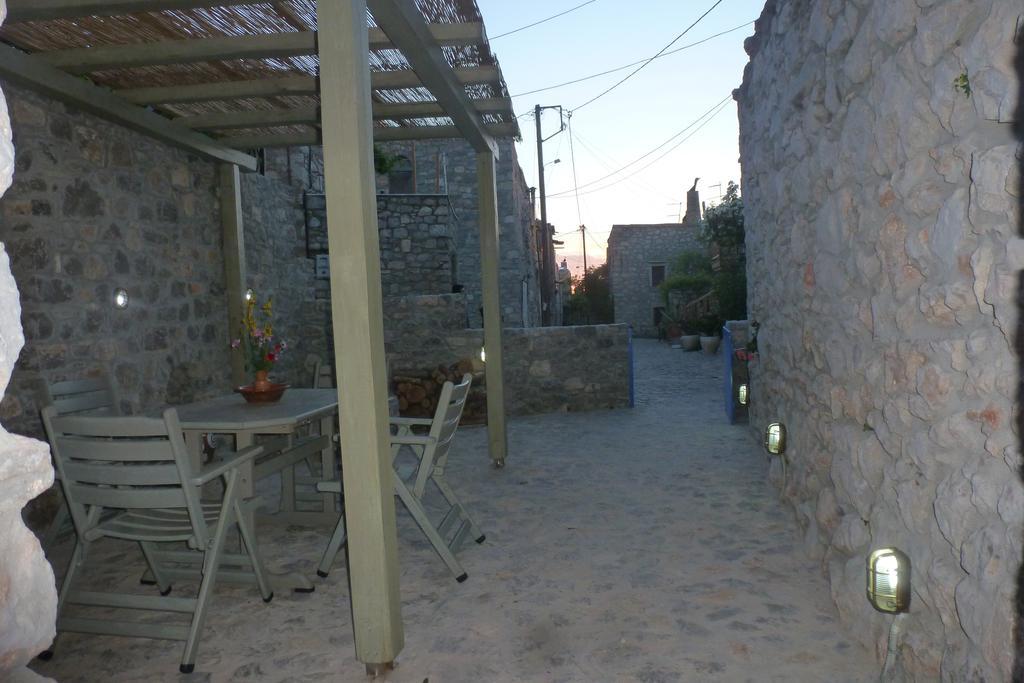 To Petradi Apartment Avgonima Room photo